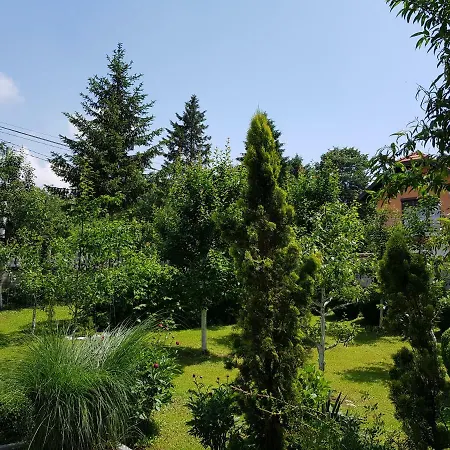 Paradise Enver Vendégház 4*